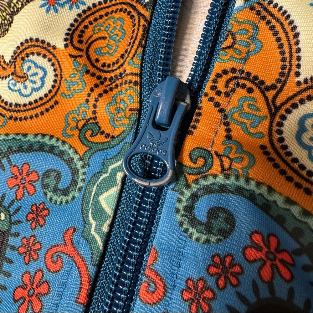 FARM RIO X ADIDAS • Borbomix Jacket in Butterfly - Picture 11 of 11